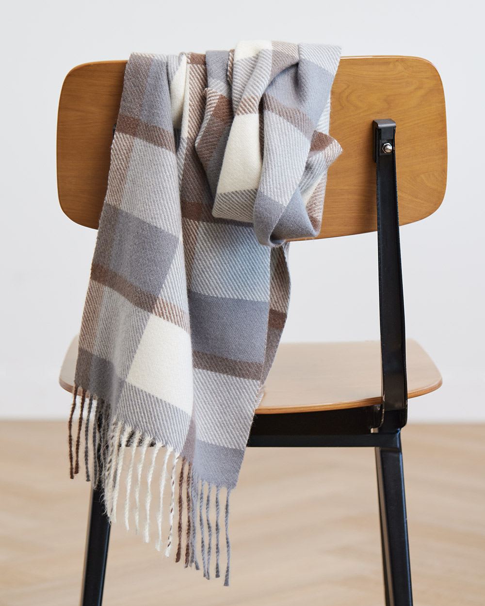Plaid Scarf with Fringes