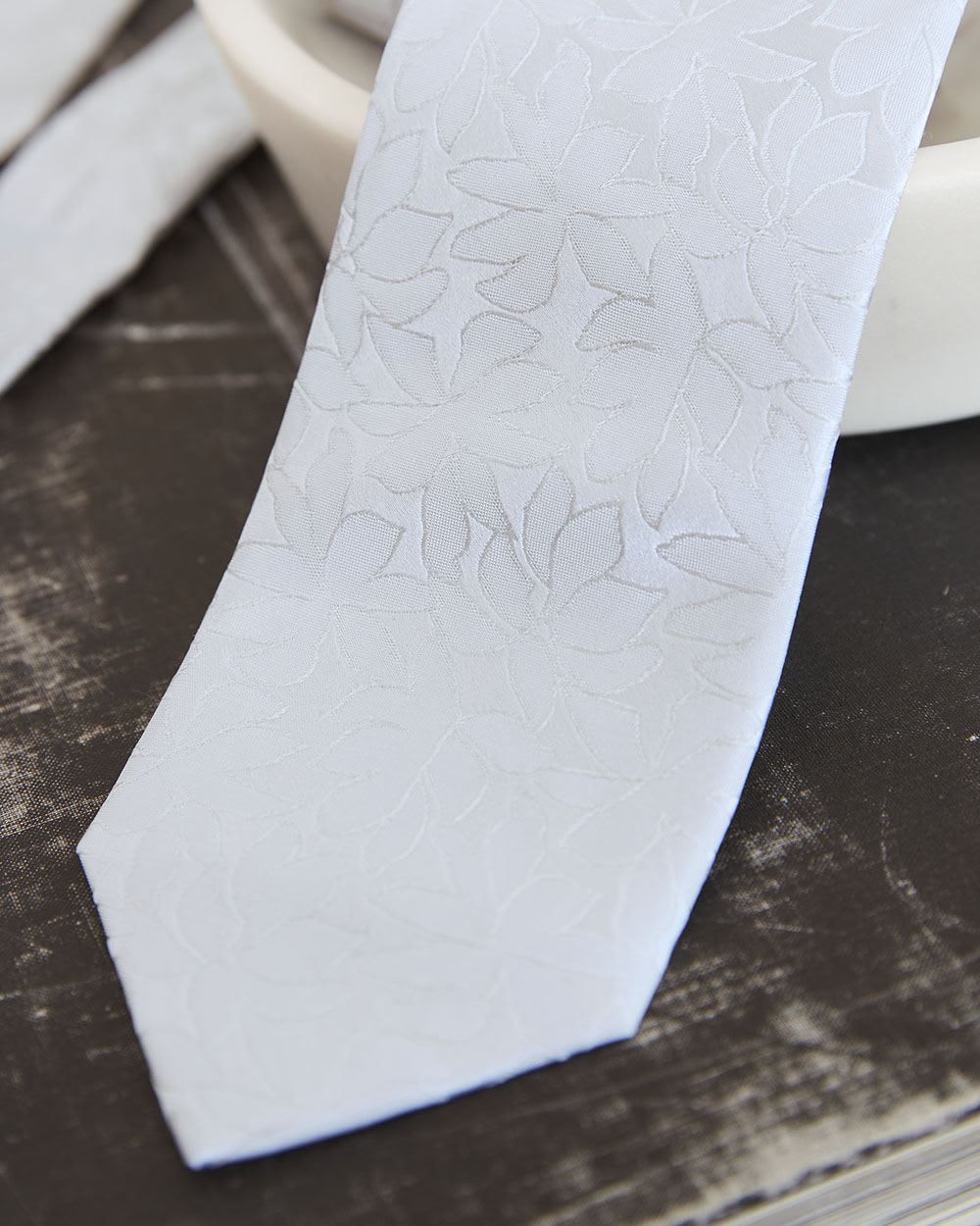 Celebration Regular Tie with Floral Pattern