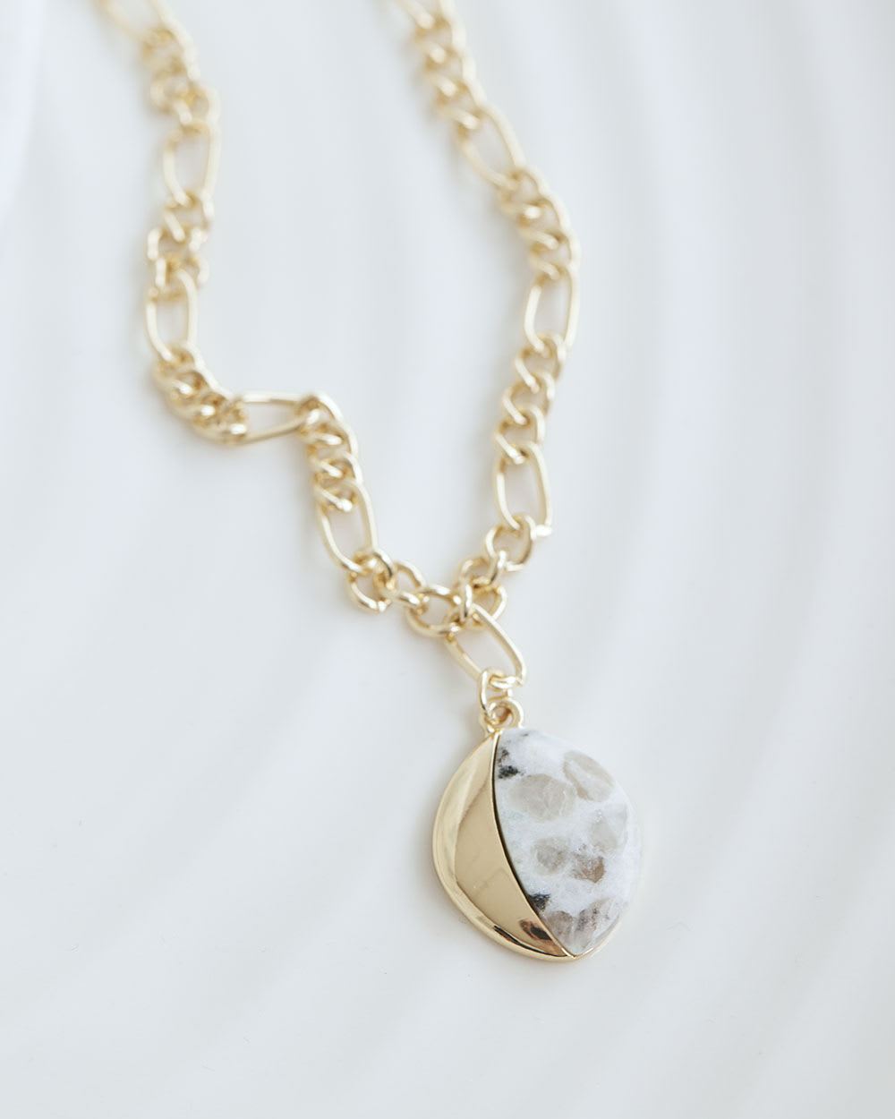 Short Necklace with Semi-Precious Stone