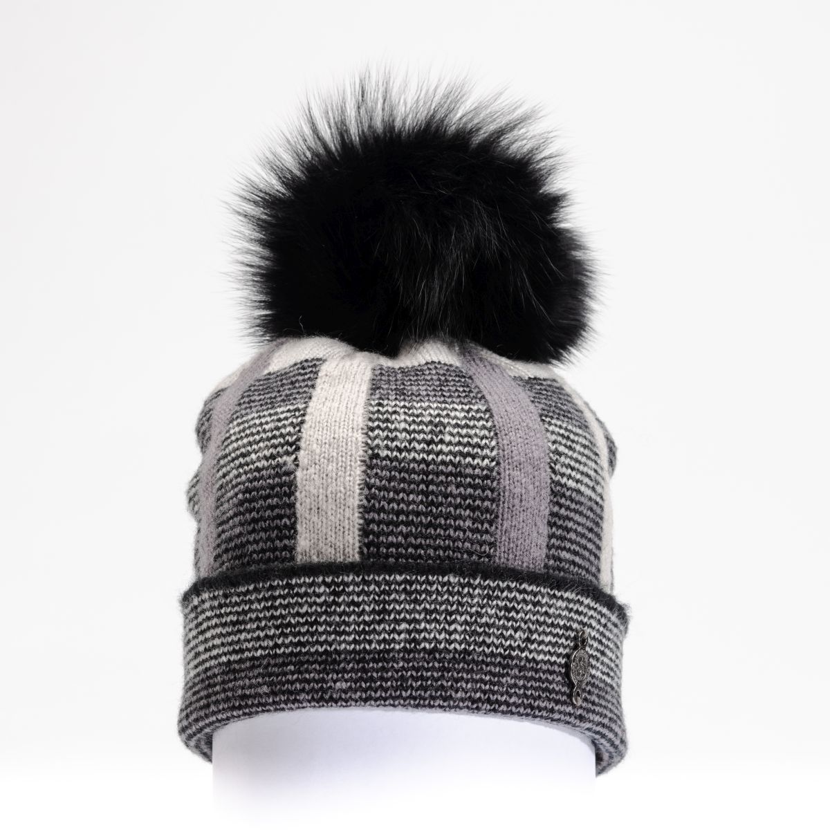 Harricana - Beki - Plaid Beanie w upcycled fur pom