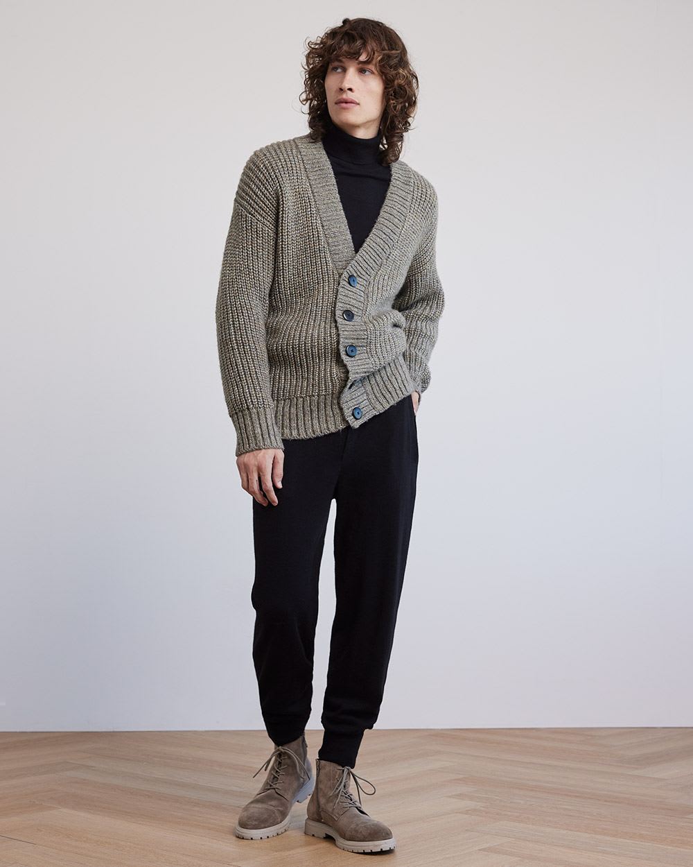 Gender-Neutral Cardigan with Metallic Fibres