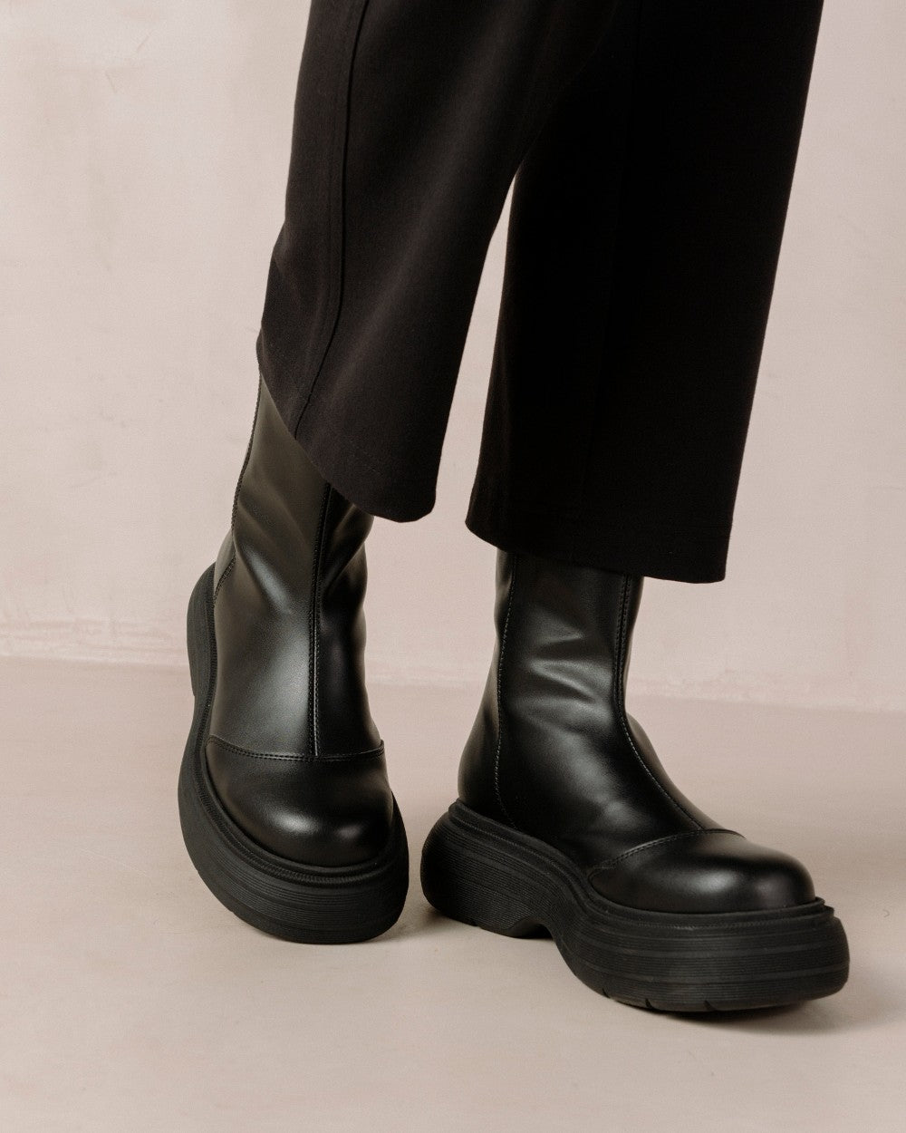 SVEGAN - Ink Black Boots