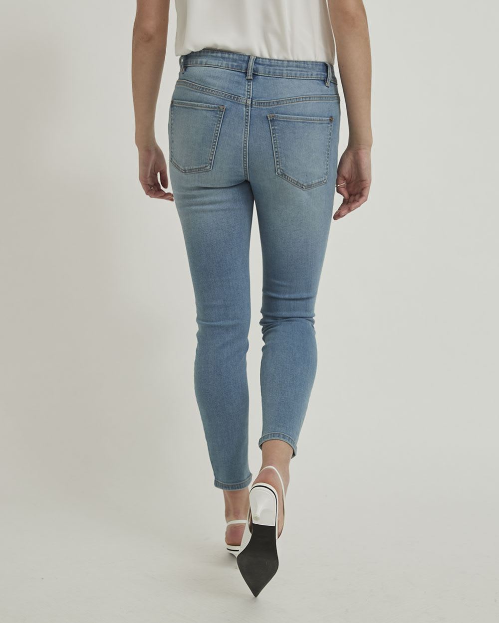 Light Wash Mid-Rise Natalie Jegging - 28"