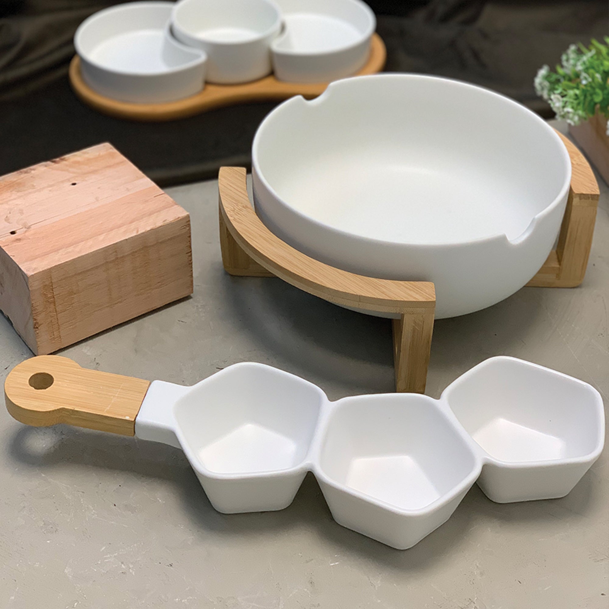 Matt Collection Snack Dish With Divided Porcelain Compartments and Bamboo Handle 36x13x5cm