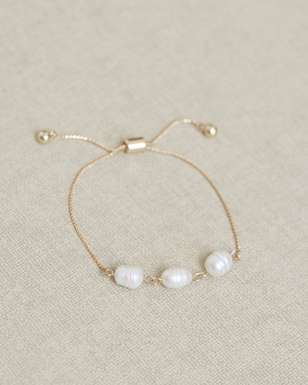 Delicate Bracelet with Pearls