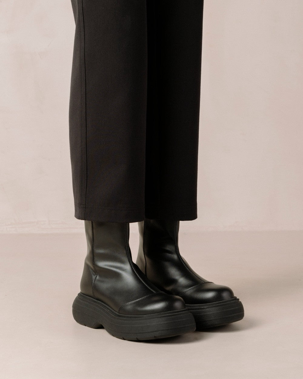 SVEGAN - Ink Black Boots