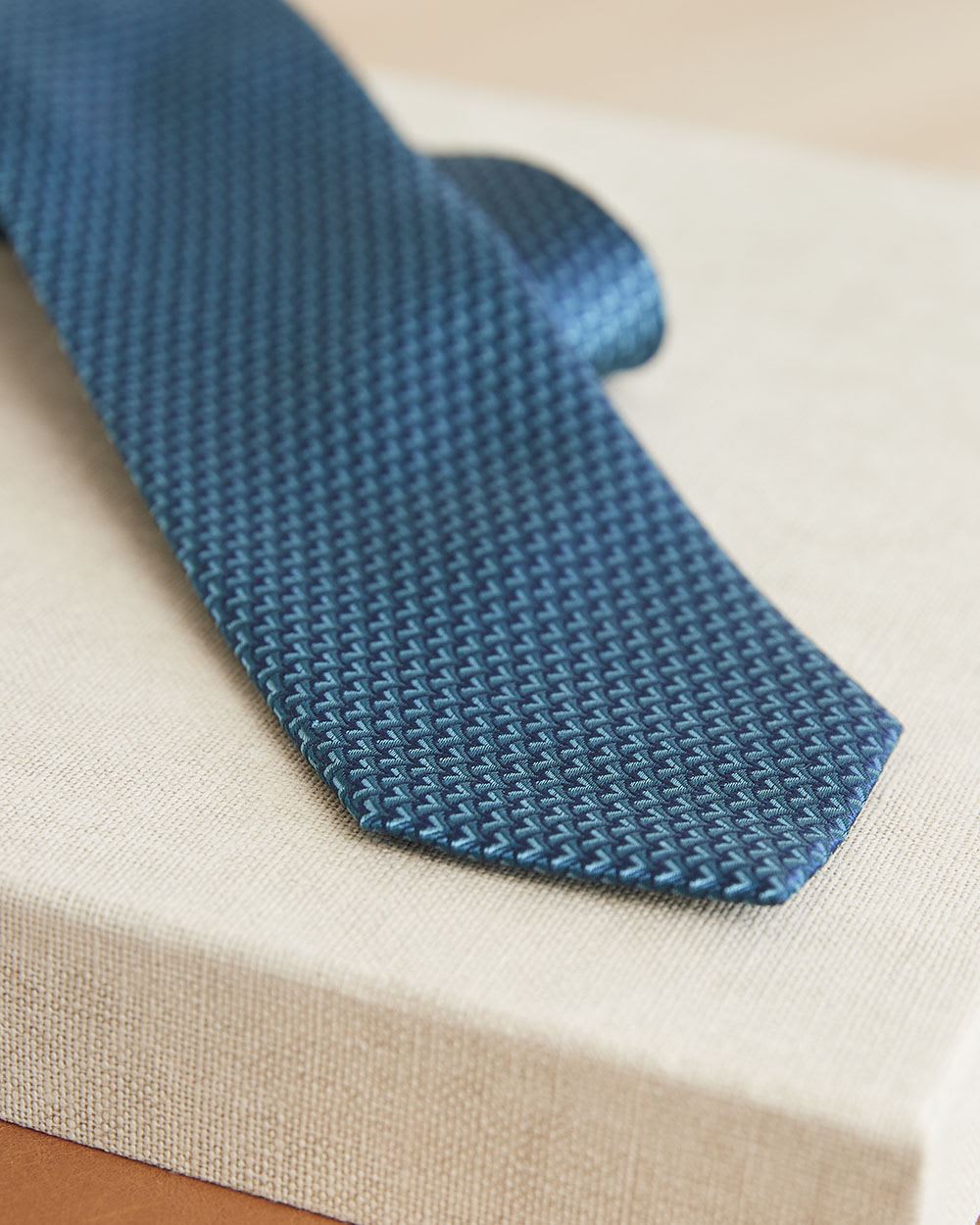 Regular Tie with Micro Geo Pattern