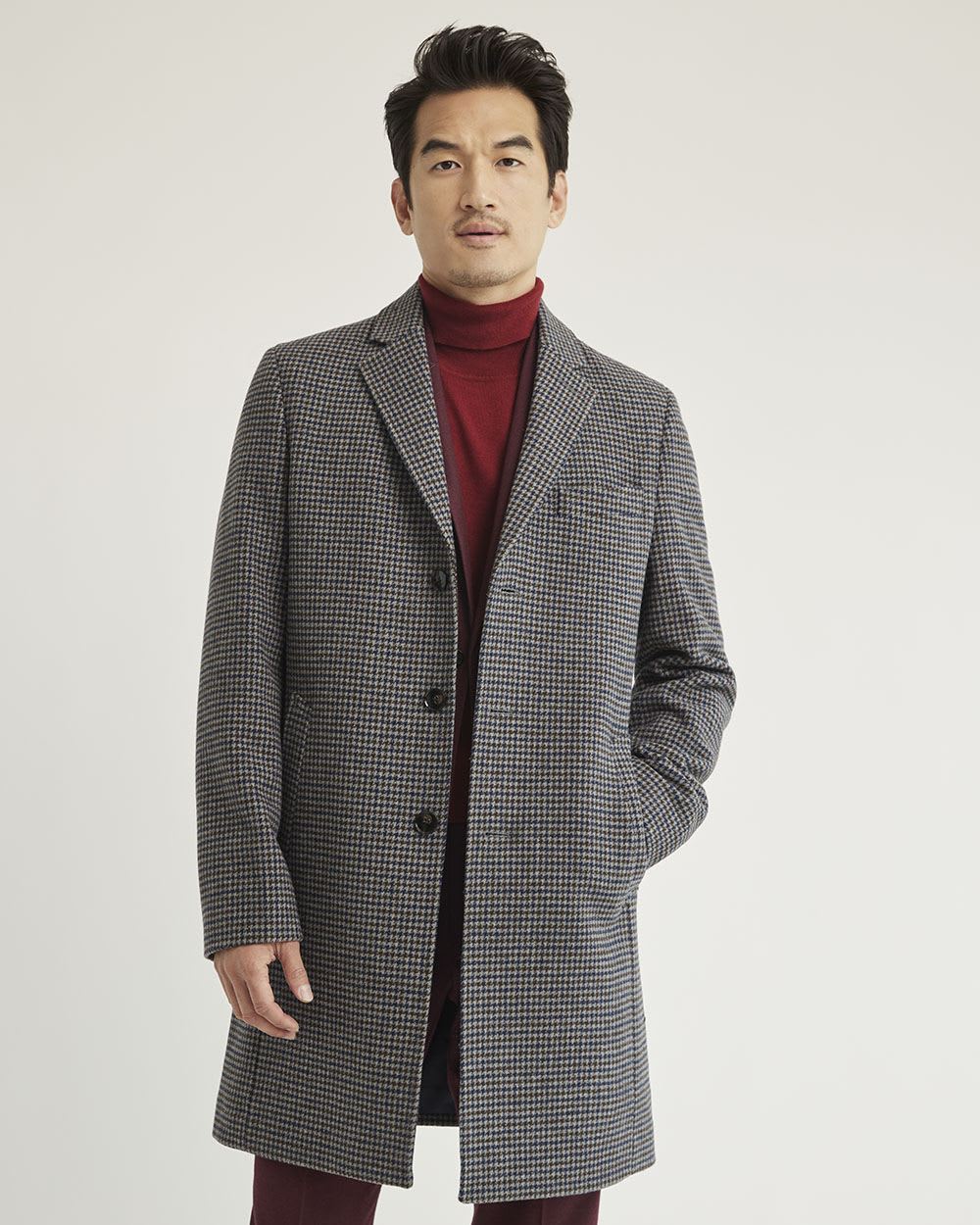 Classic Houndstooth Wool Coat with Tailored Collar