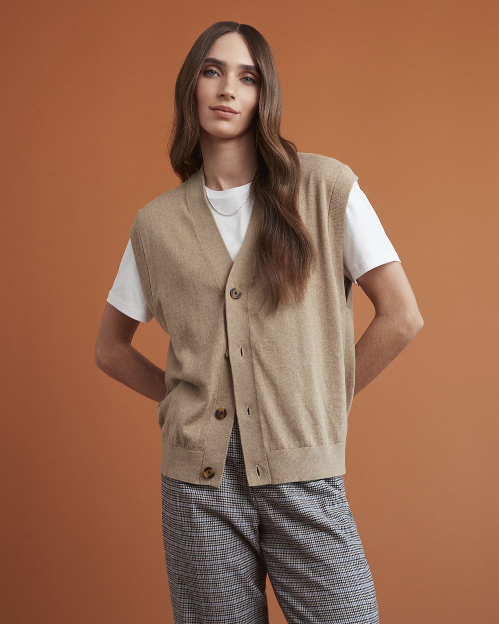 Gender-Neutral Buttoned-Down Sleeveless Vest