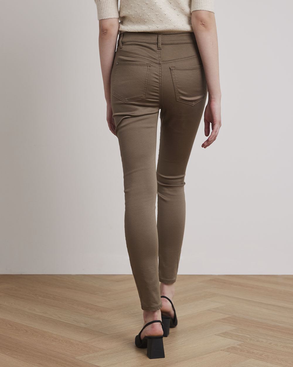 Solid Mid-Rise Natalie Jegging - 28"