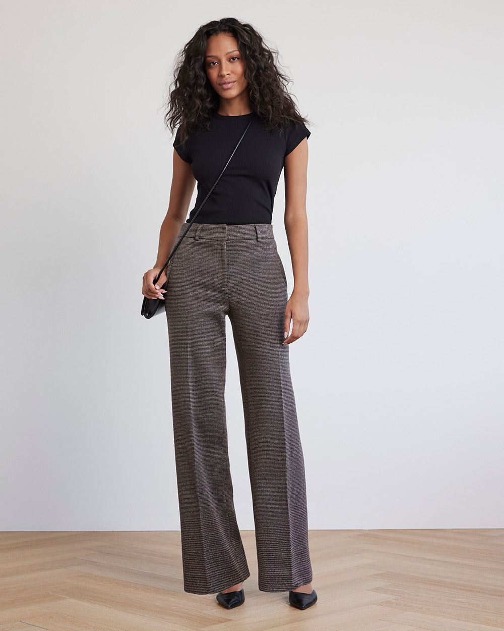 Short-Sleeve Ribbed Bodycon T-Shirt with Crew Neckline