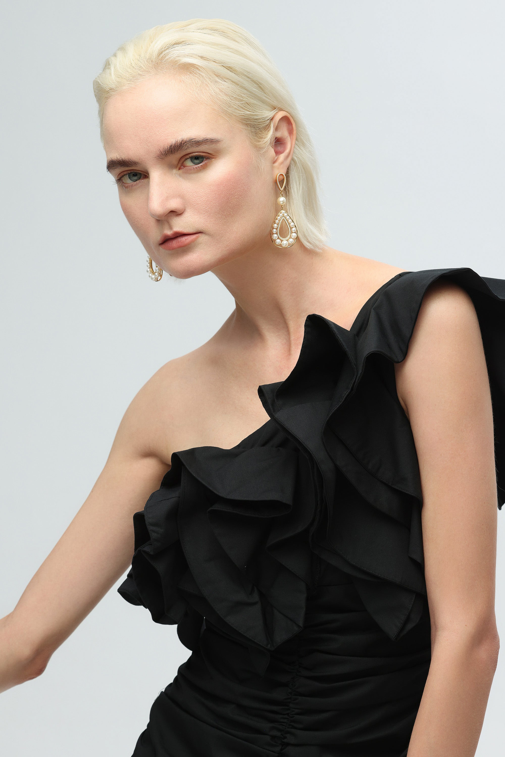 Classicharms-Pearl Hollow Teardrop Dangle Earrings