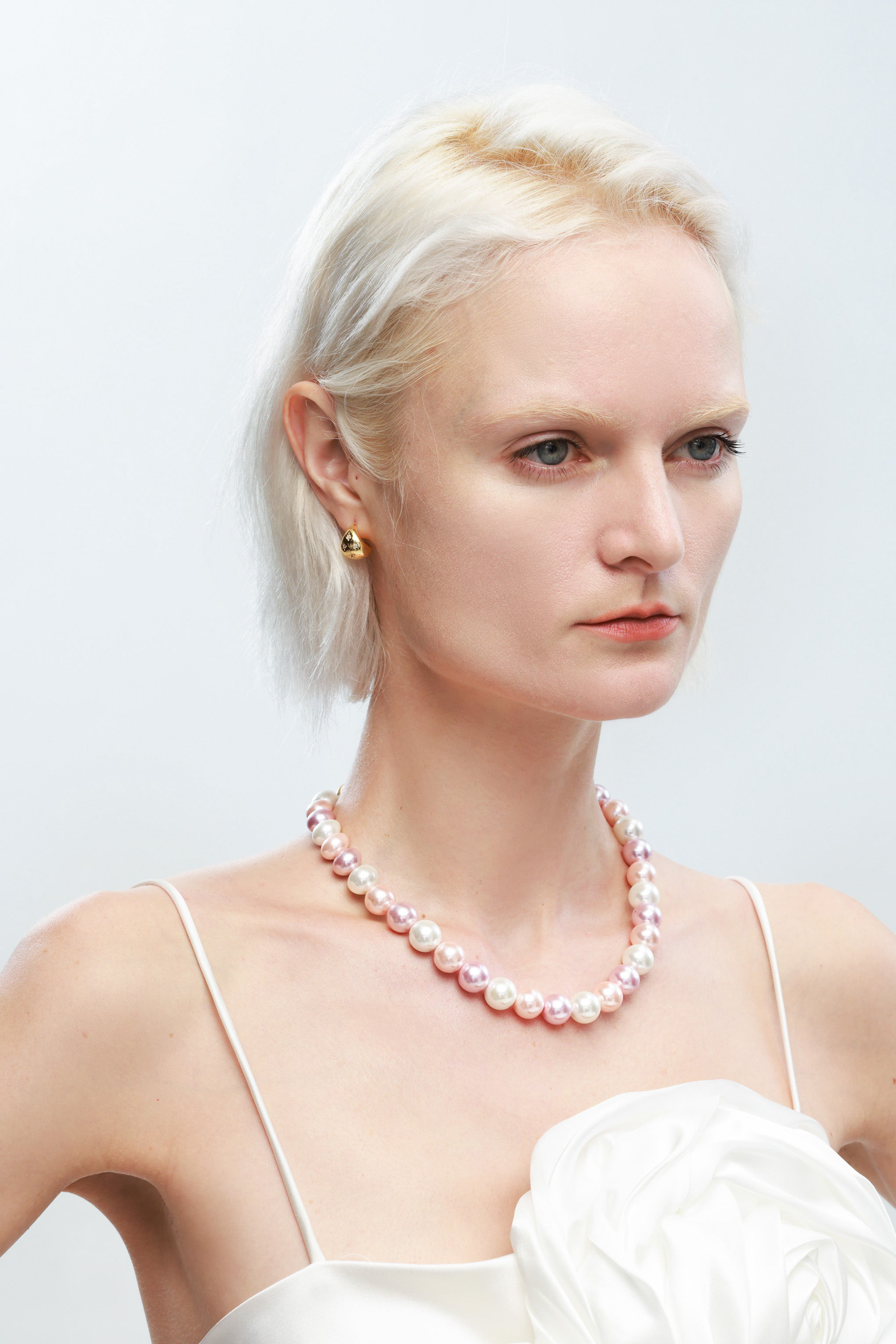 Classicharms-Shell Pearl Necklace With Gem-encrusted Carabiner Lock