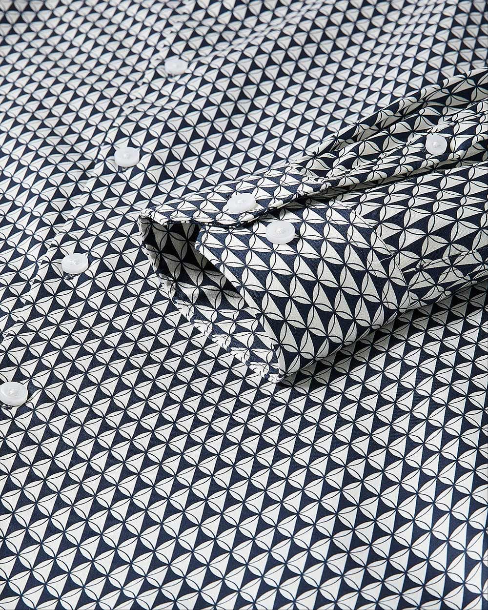 Slim-Fit Dress Shirt with Medium Psychedelic Pattern