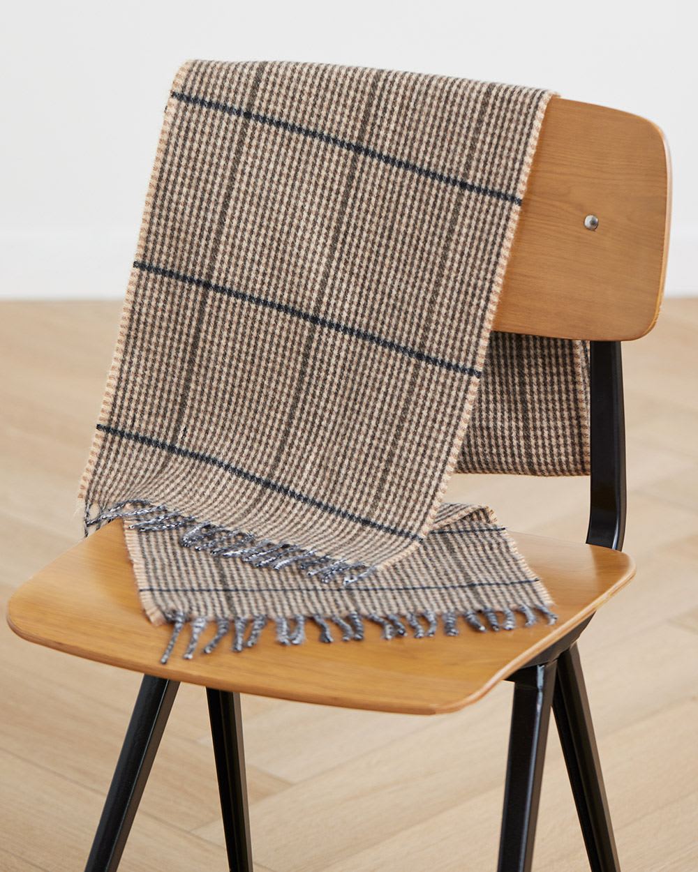 Plaid Scarf with Fringes