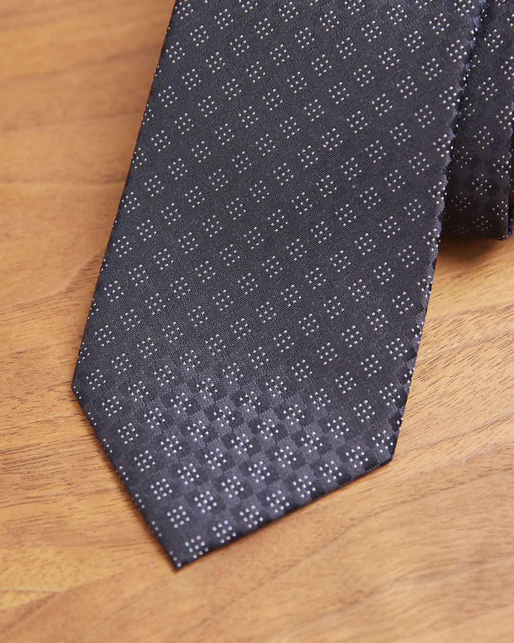 Solid Regular Tie with Geometric Dots