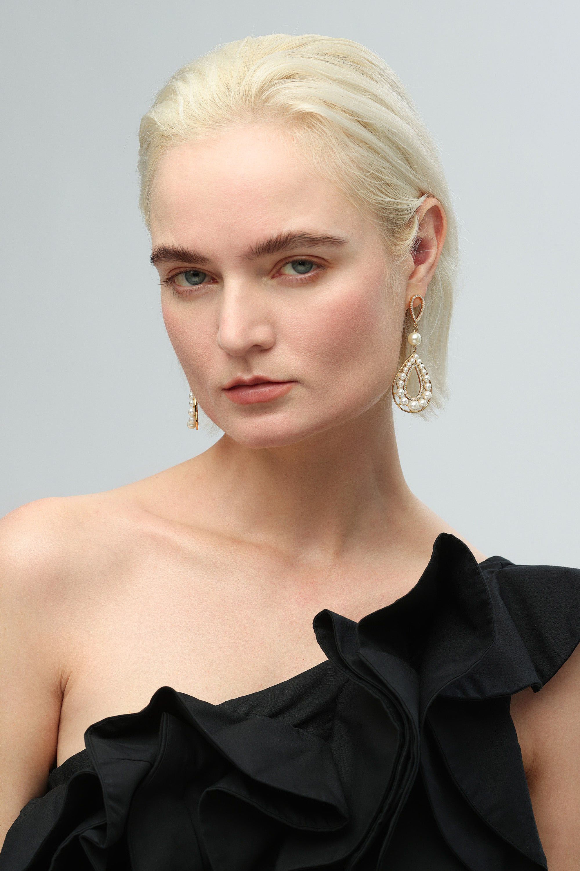 Classicharms-Pearl Hollow Teardrop Dangle Earrings