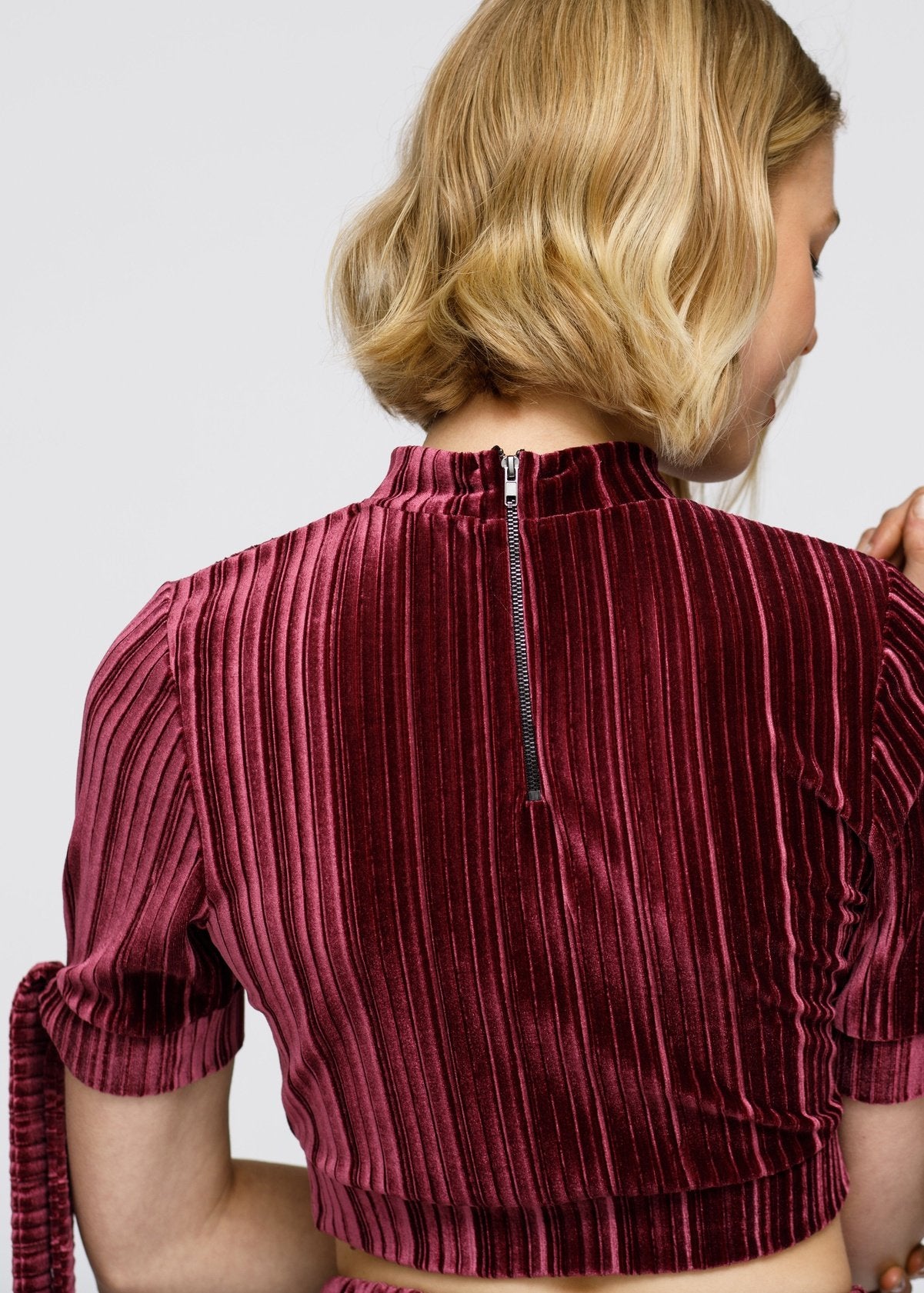 Nurode Mock-Neck Velvet Crop Top