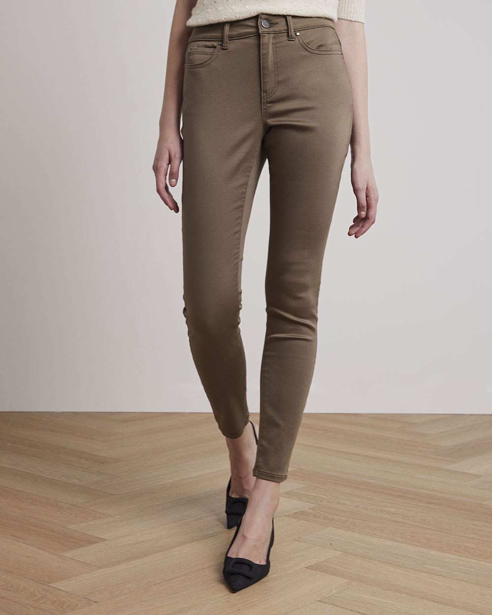 Solid Mid-Rise Natalie Jegging - 28"