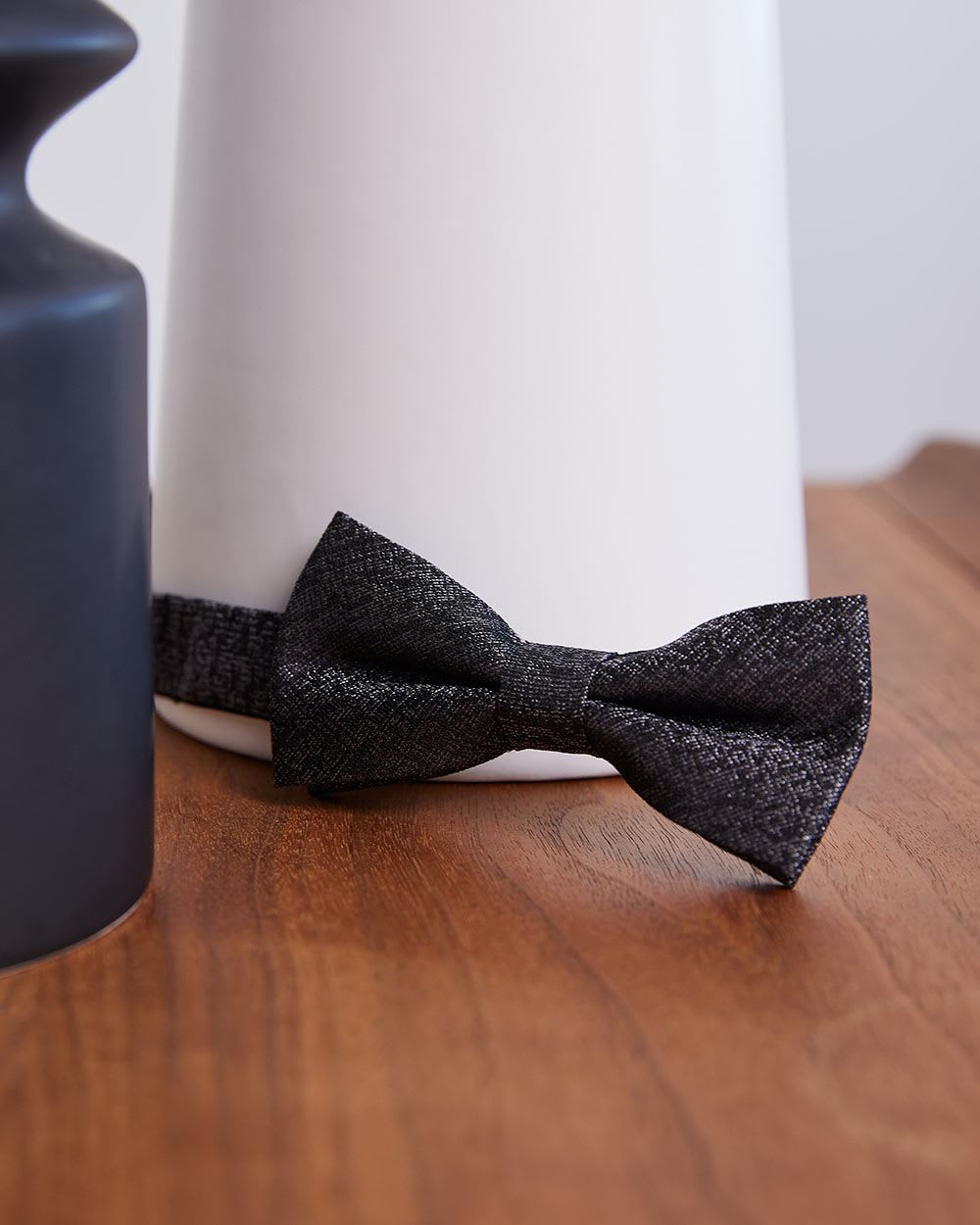 Bow Tie with Metallic Fibres