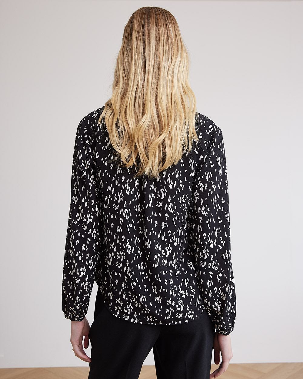 Long-Sleeve Buttoned-Down Fluid Blouse with V Neckline