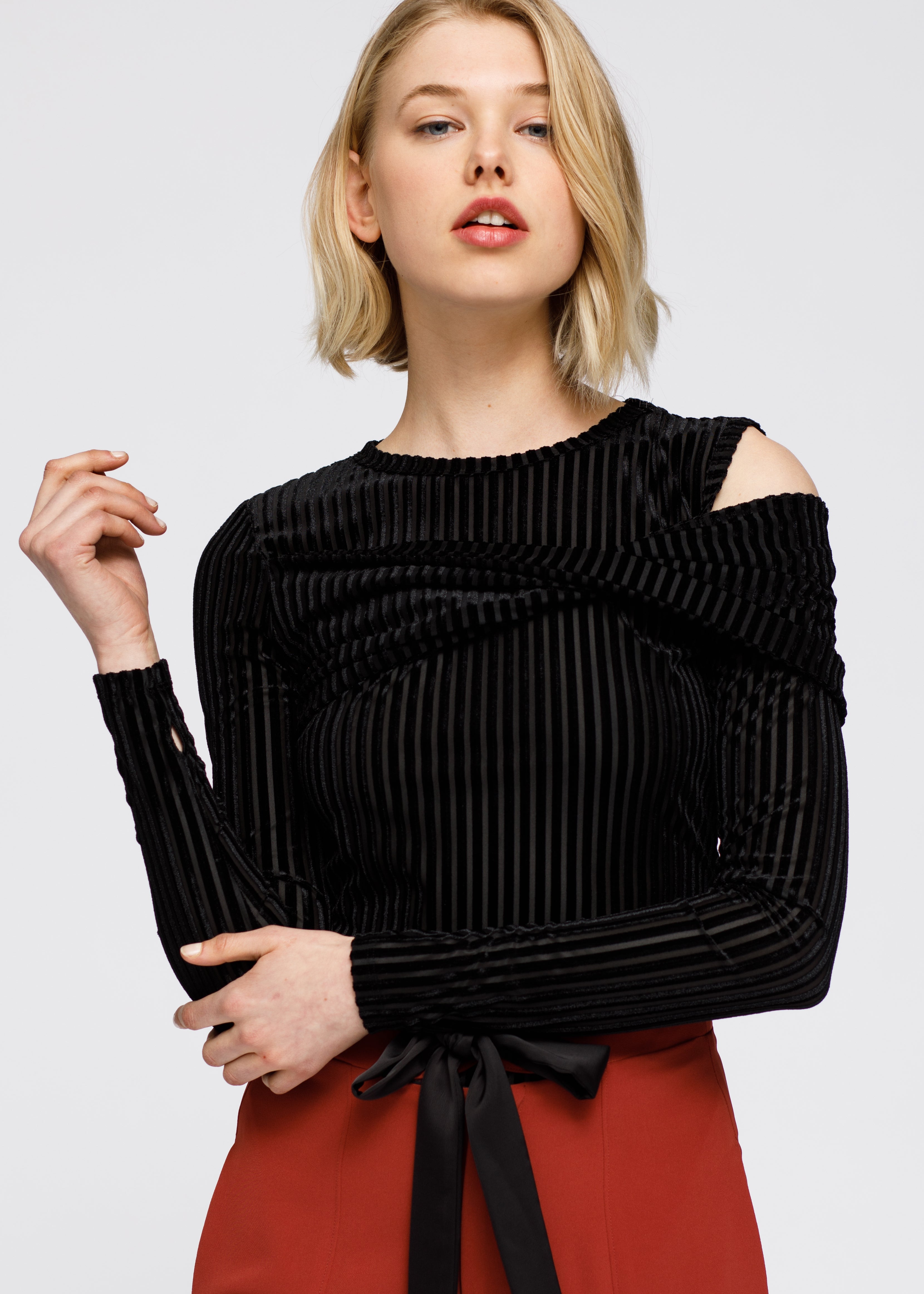Nurode Open Shoulder Striped Velvet Top
