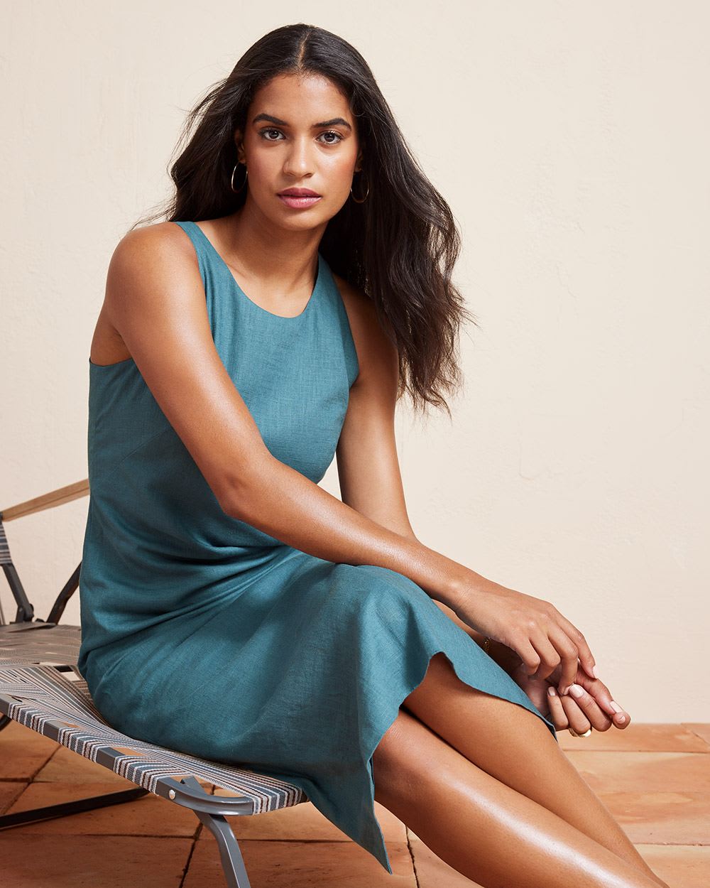 Sleeveless Crew-Neck Linen Shift Midi Dress