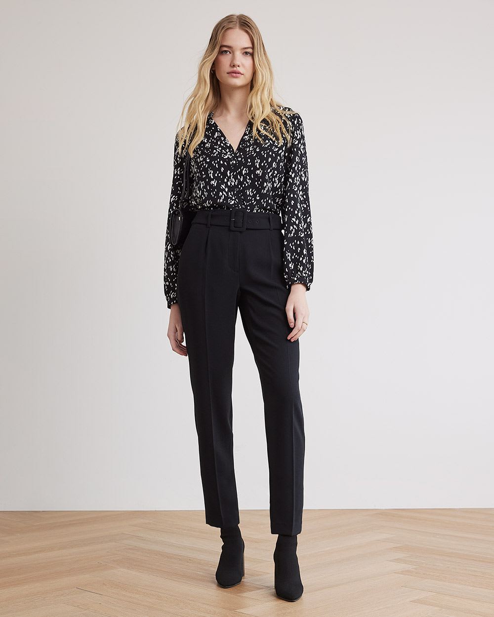 Long-Sleeve Buttoned-Down Fluid Blouse with V Neckline