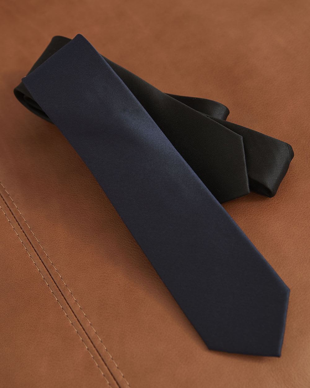 Regular Dark Solid Tie