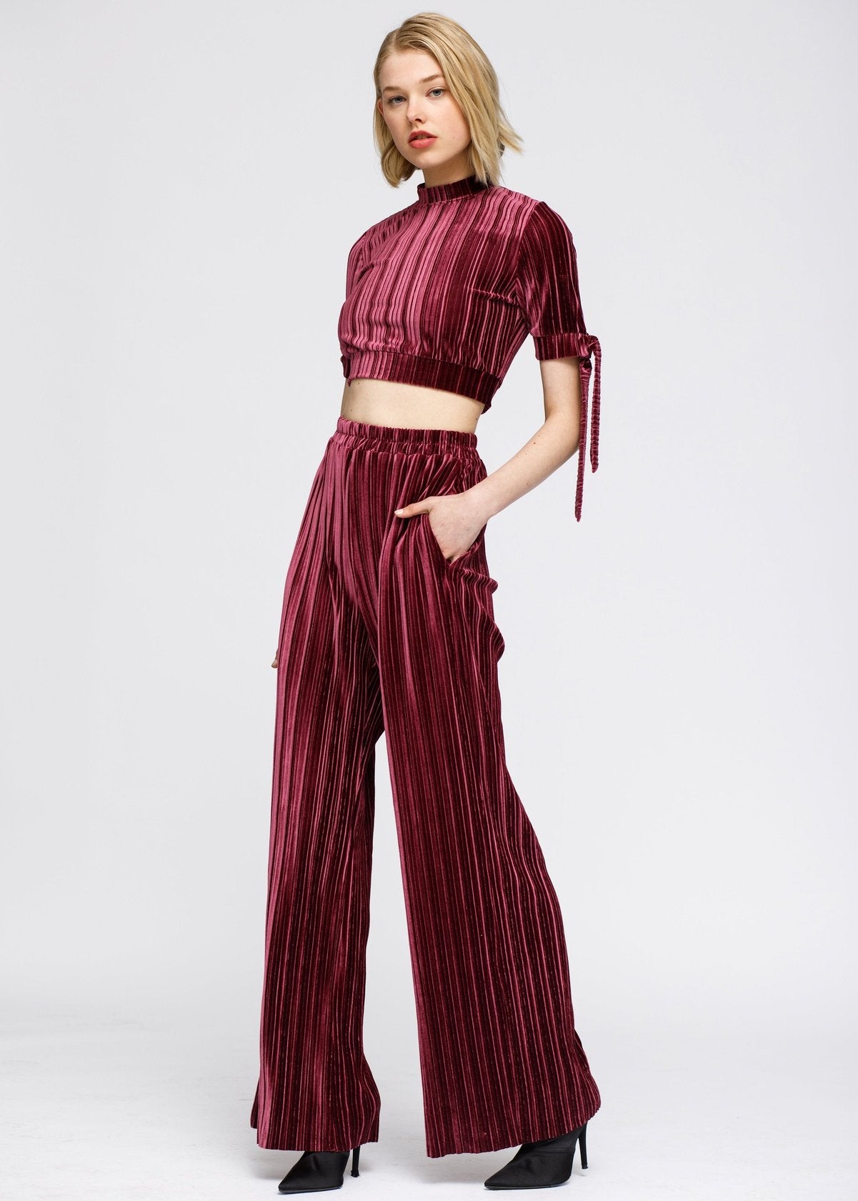 Nurode Mock-Neck Velvet Crop Top