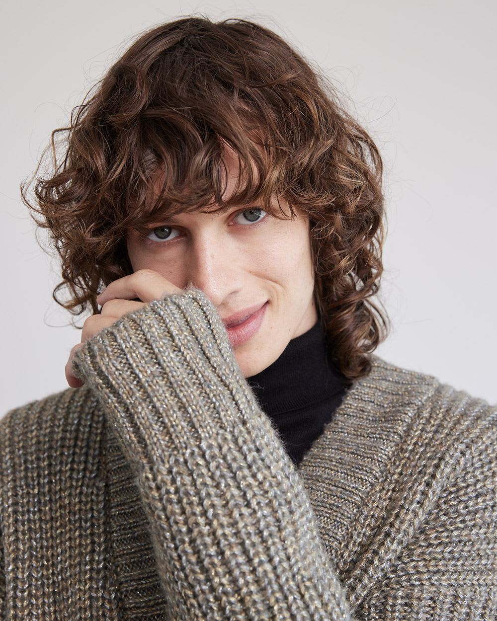 Gender-Neutral Cardigan with Metallic Fibres