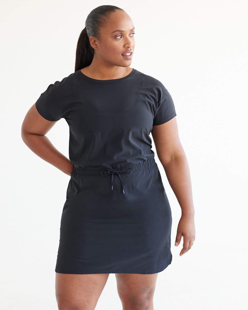 Short-Sleeve Crew-Neck Dress - Dry Lux Hyba