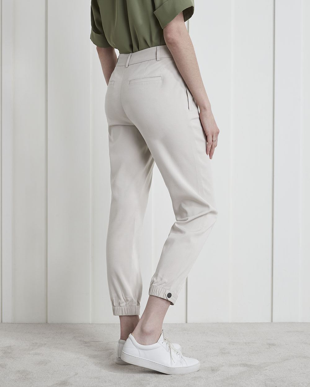 Twill Mid-Rise Tapered Cargo Pant