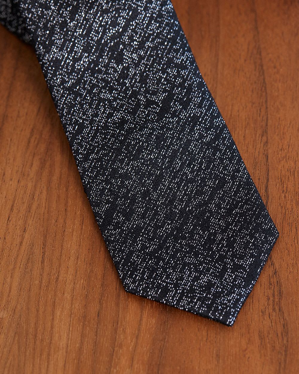 Skinny Black Tie with Metallic Fibres