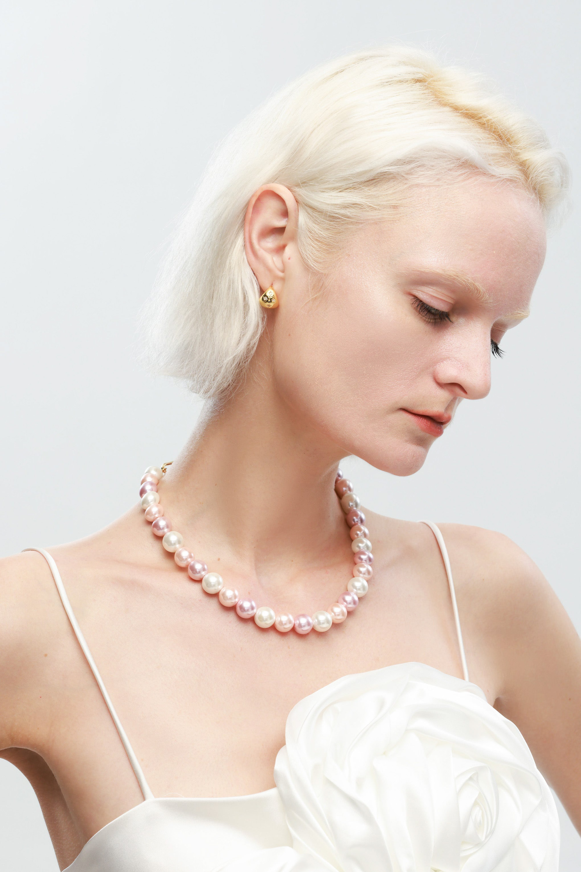 Classicharms-Shell Pearl Necklace With Gem-encrusted Carabiner Lock