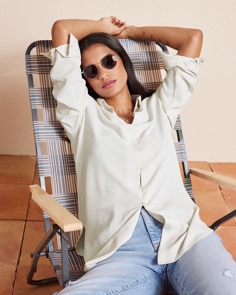 Long-Sleeve Buttoned-Down Fluid Blouse with V Neckline