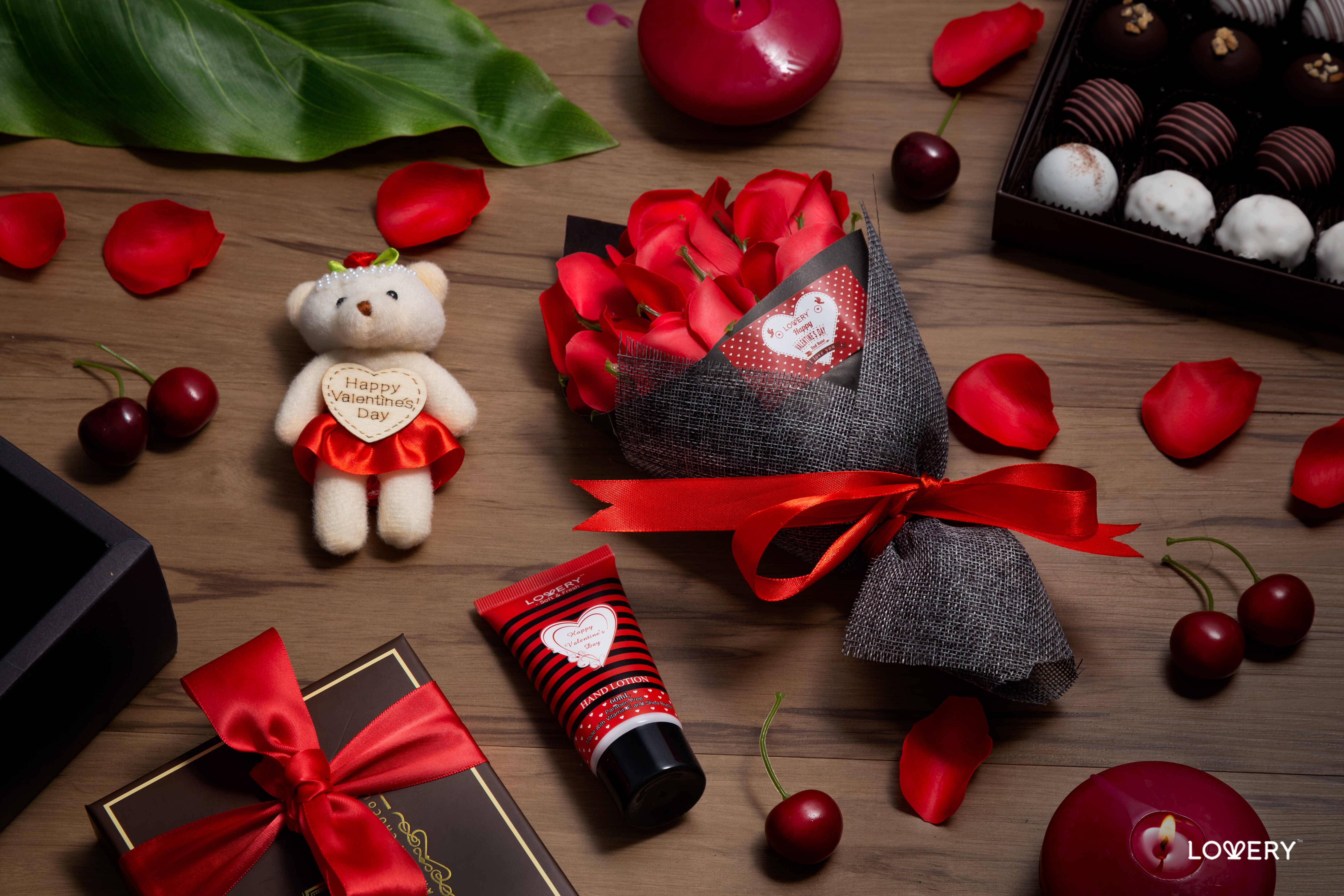 Lovery Bath & Body Gift Basket - Plant Essential Oil Home Set - Red Rose Petal Soaps