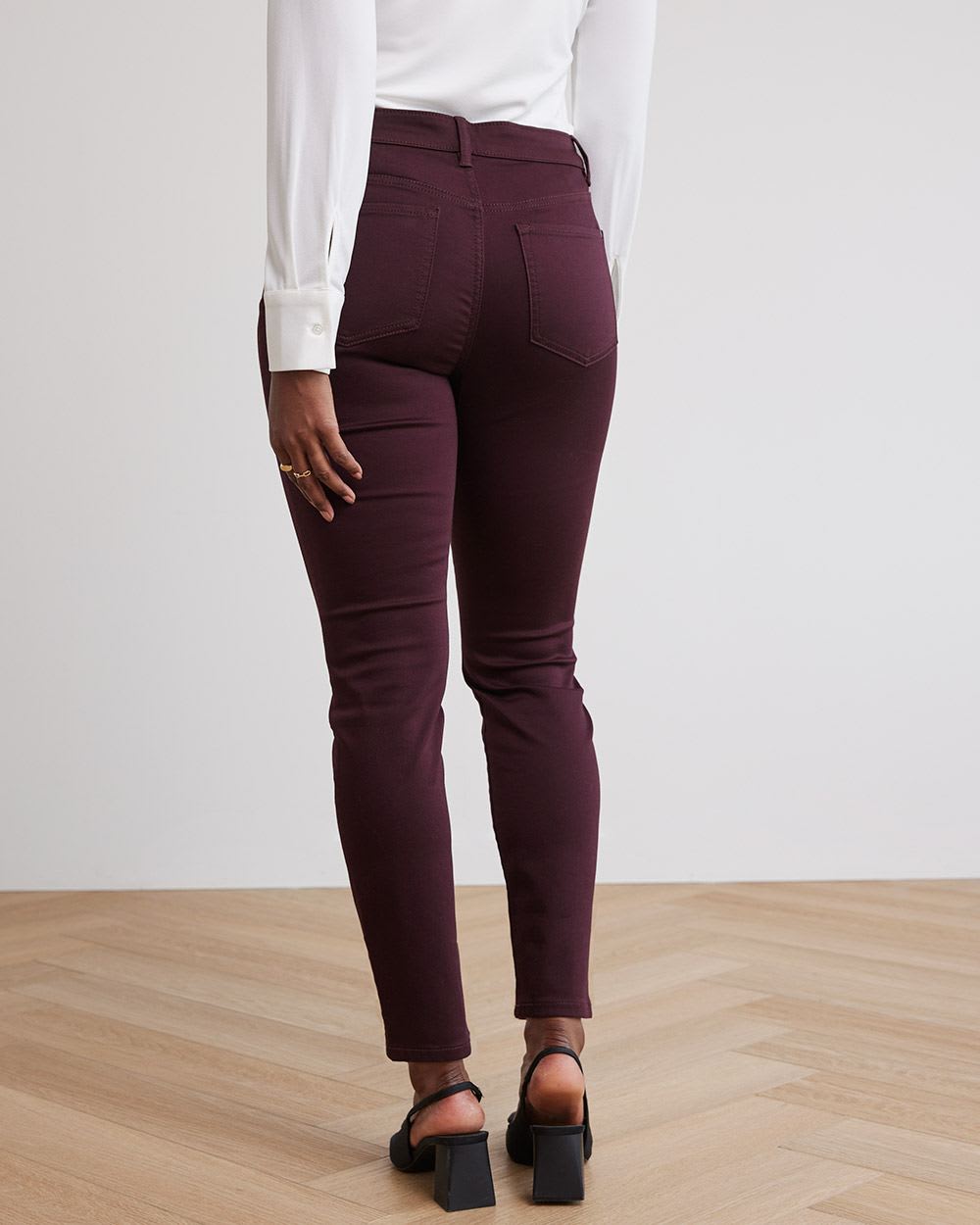 Solid Mid-Rise Natalie Jegging - 28"
