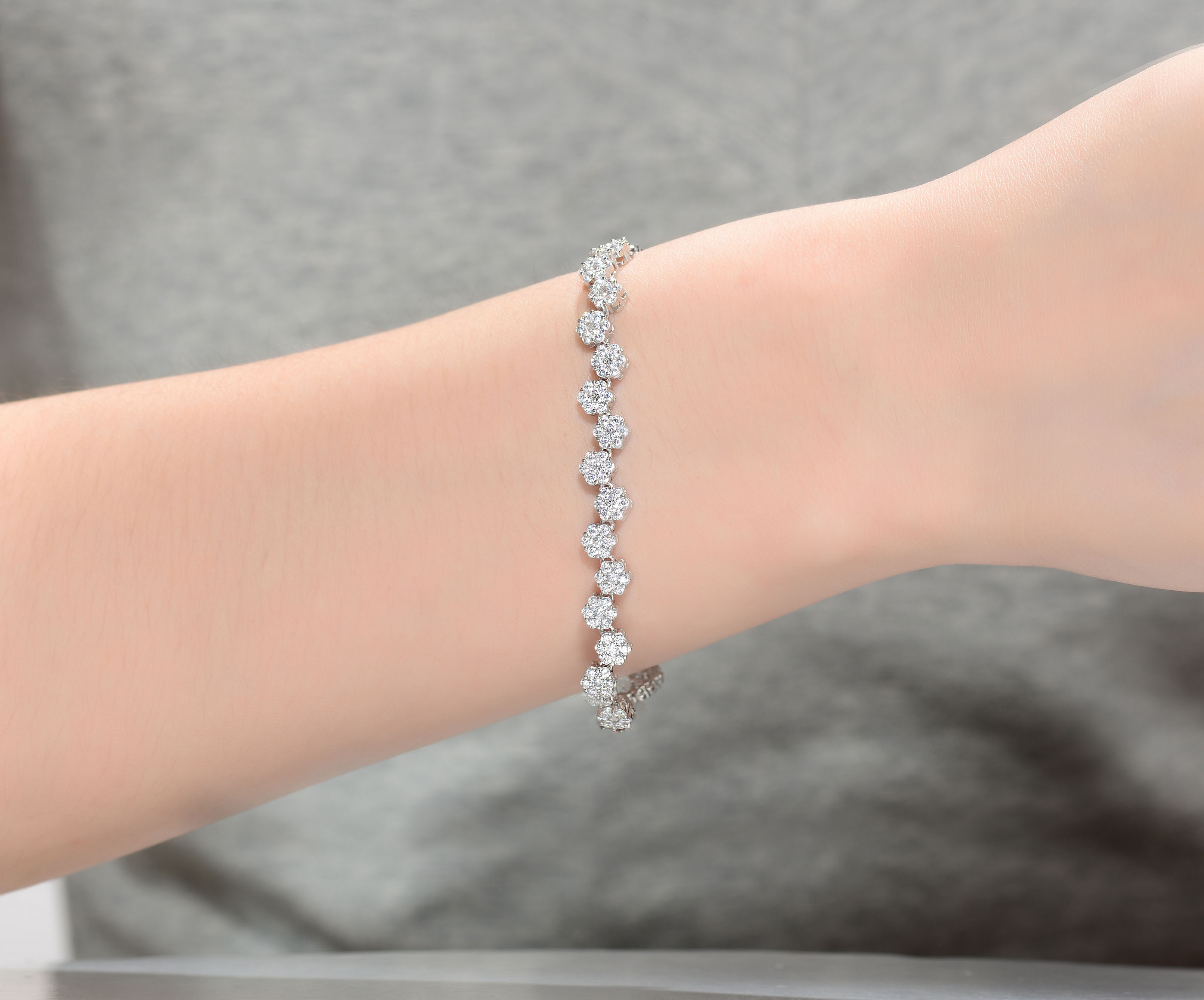 Genevive Sterling Silver with Rhodium Plated Clear Round Cubic Zirconia Cluster Flower Link Bracelet