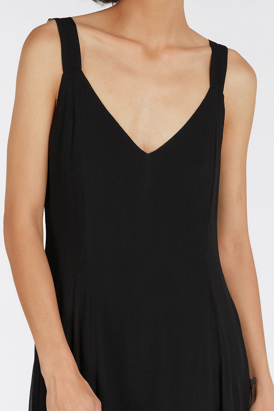 EMILY  BLACK  V-NECK MAXI DRESS