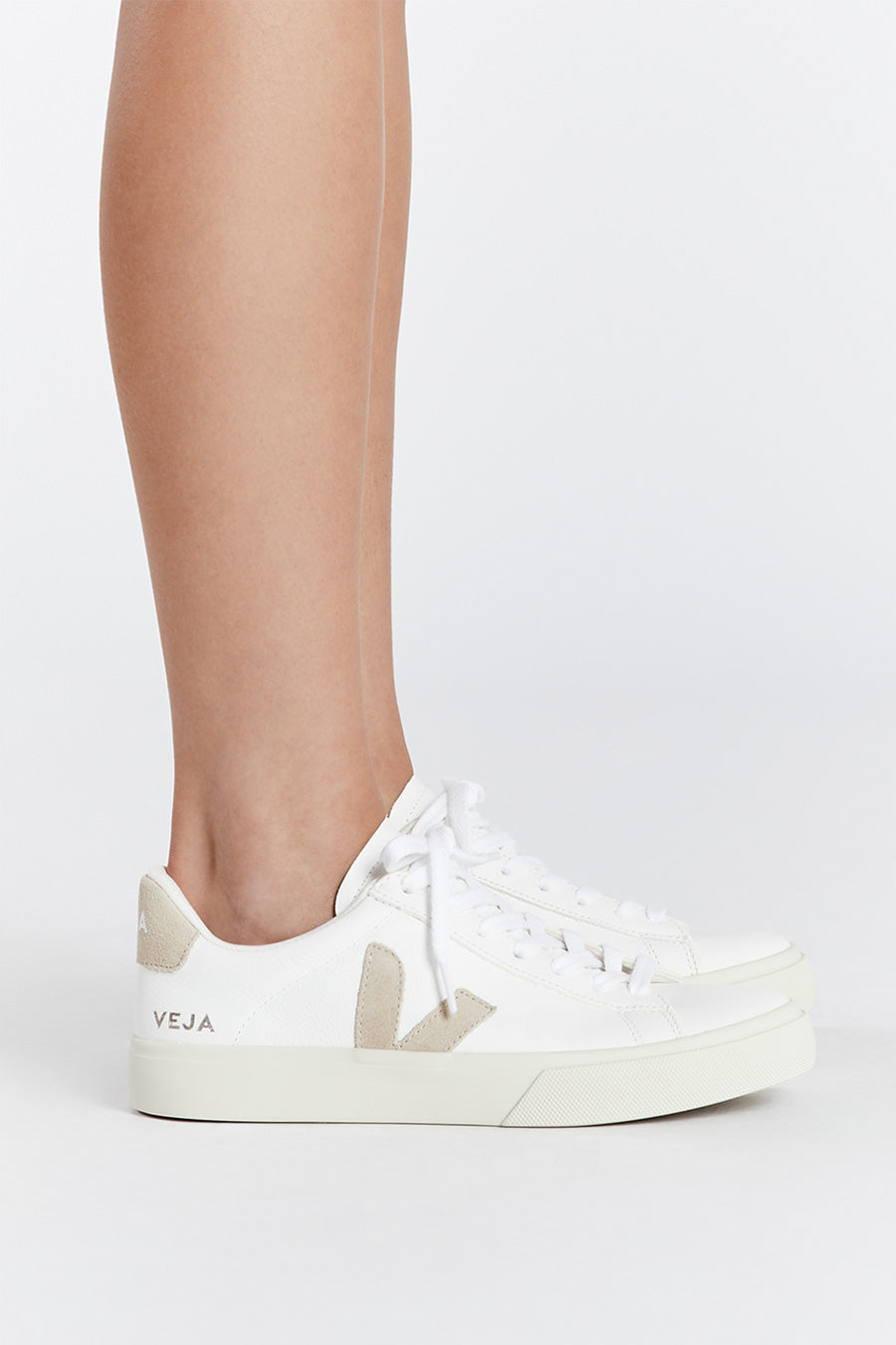 VEJA CAMPO EXTRA WHITE ALMOND
