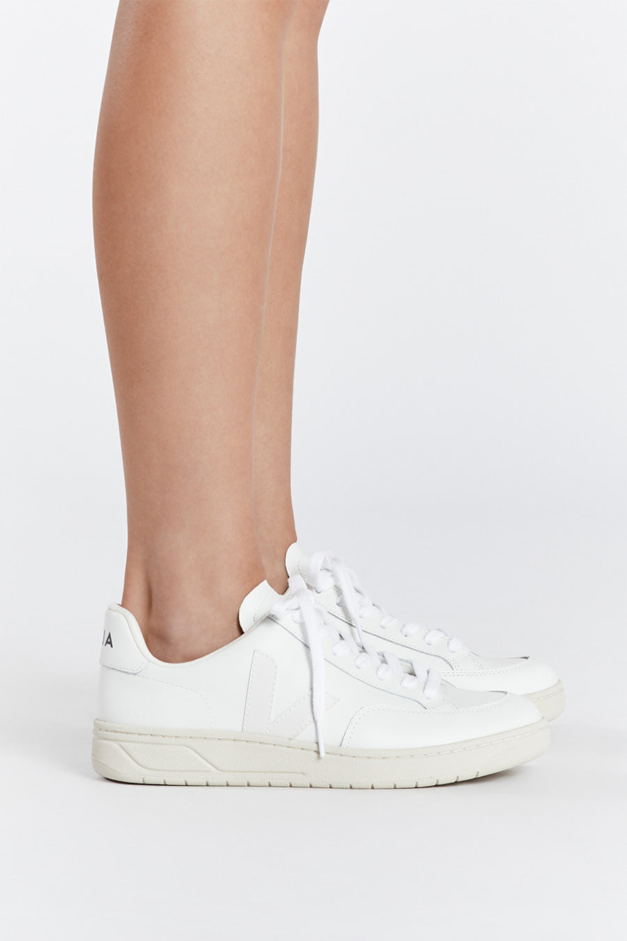 VEJA V-12 LEATHER EXTRA WHITE