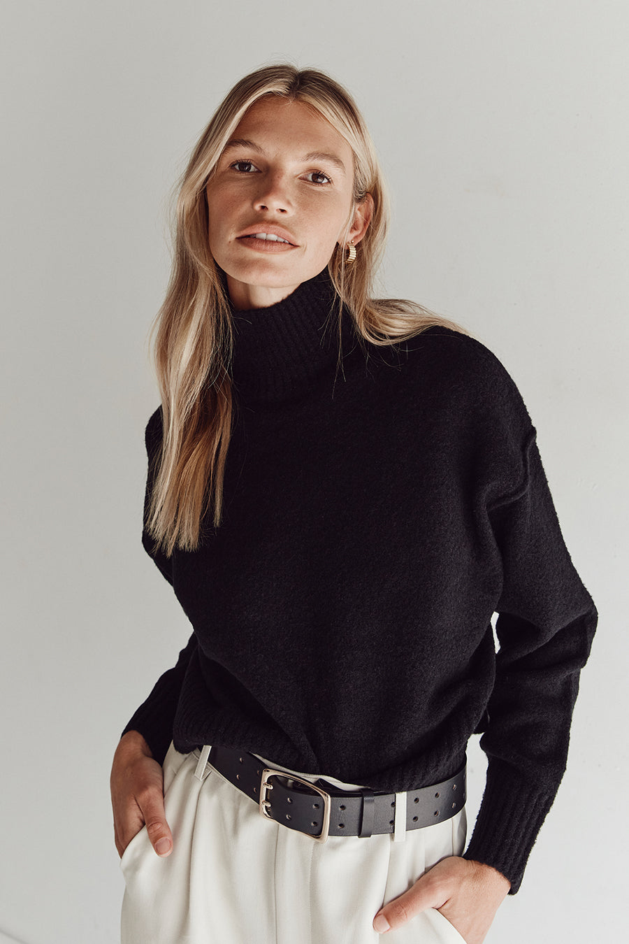 CLEO BLACK CROPPED JUMPER