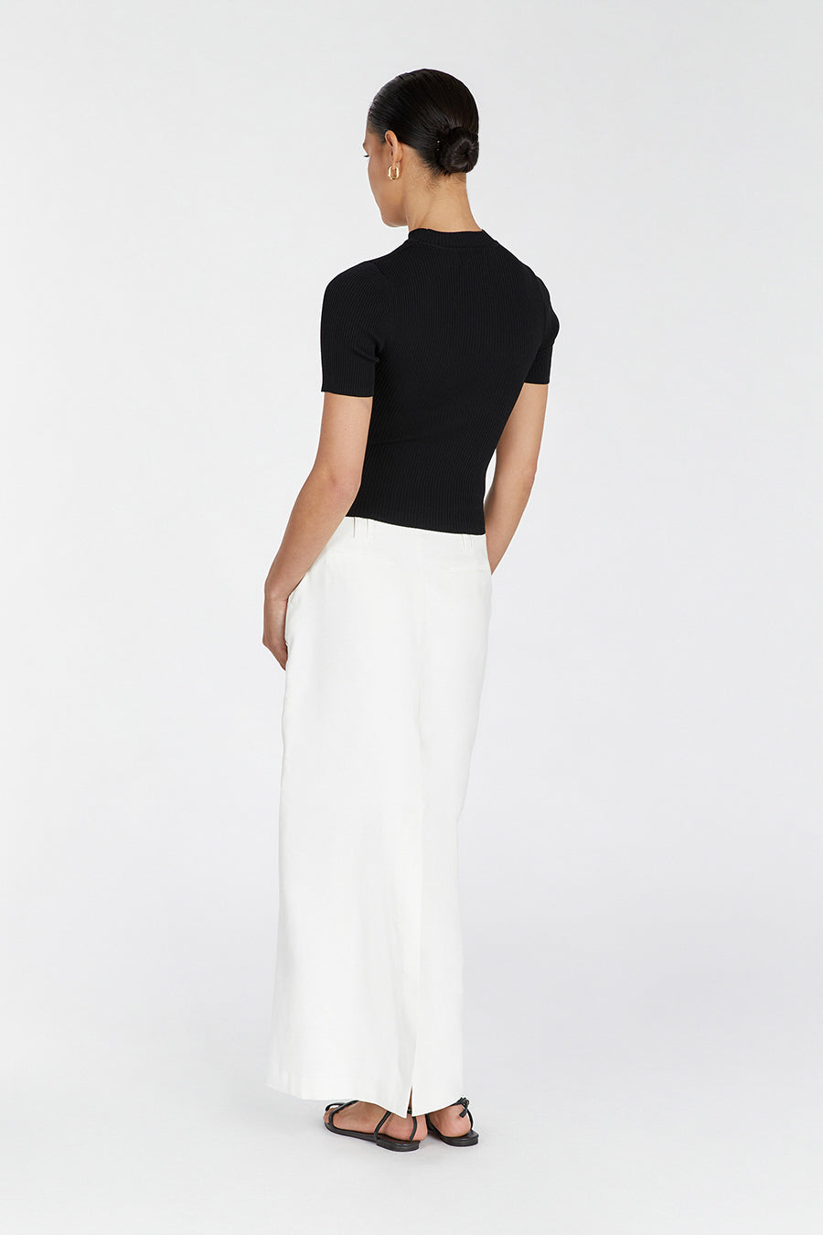 DONNA BLACK SHORT SLEEVE KNIT TOP