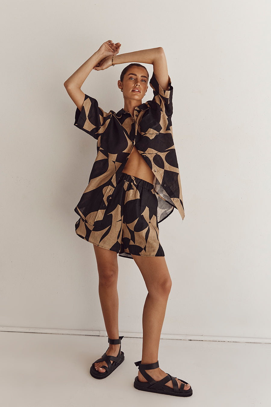 MAPLE CAMEL LINEN SHORT