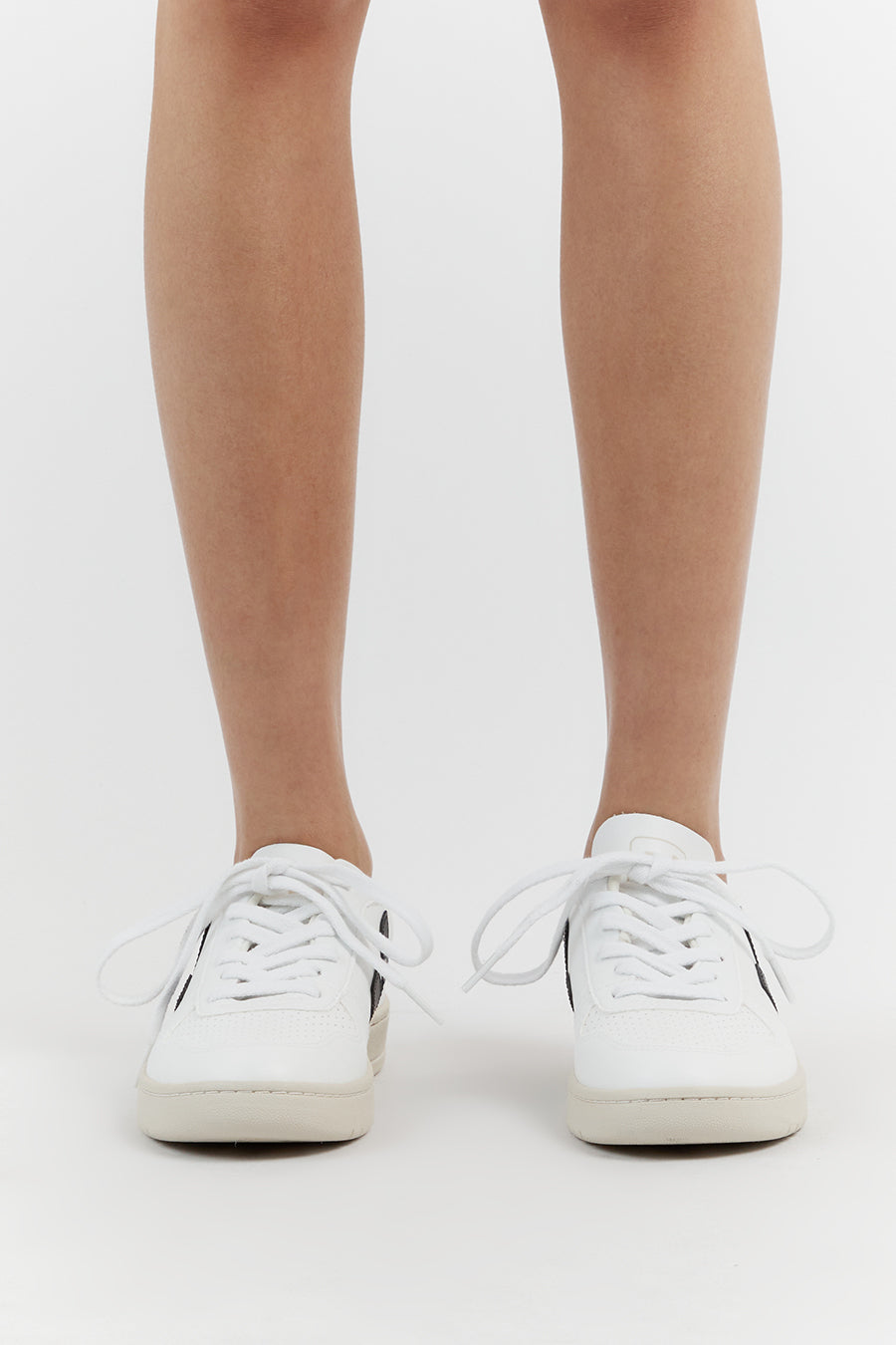 VEJA V-10 CWL WHITE BLACK