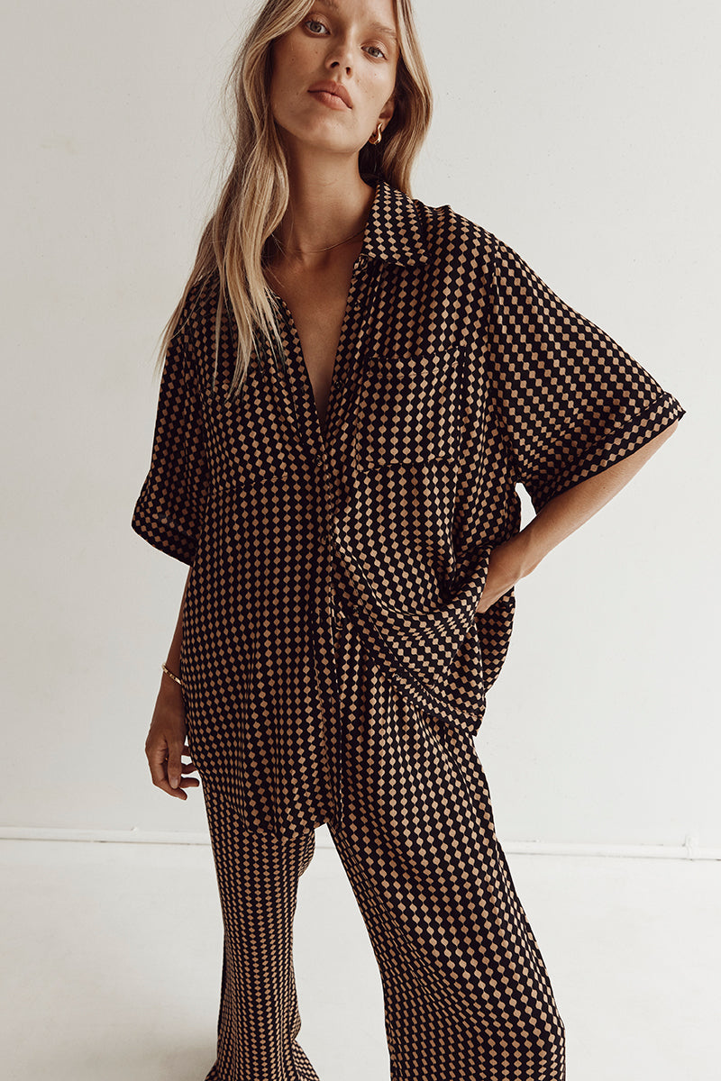 MILA CARAMEL VACATION SHIRT