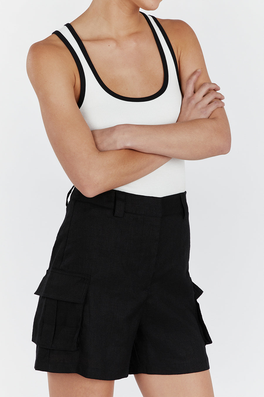 INGRID BLACK LINEN CARGO SHORT