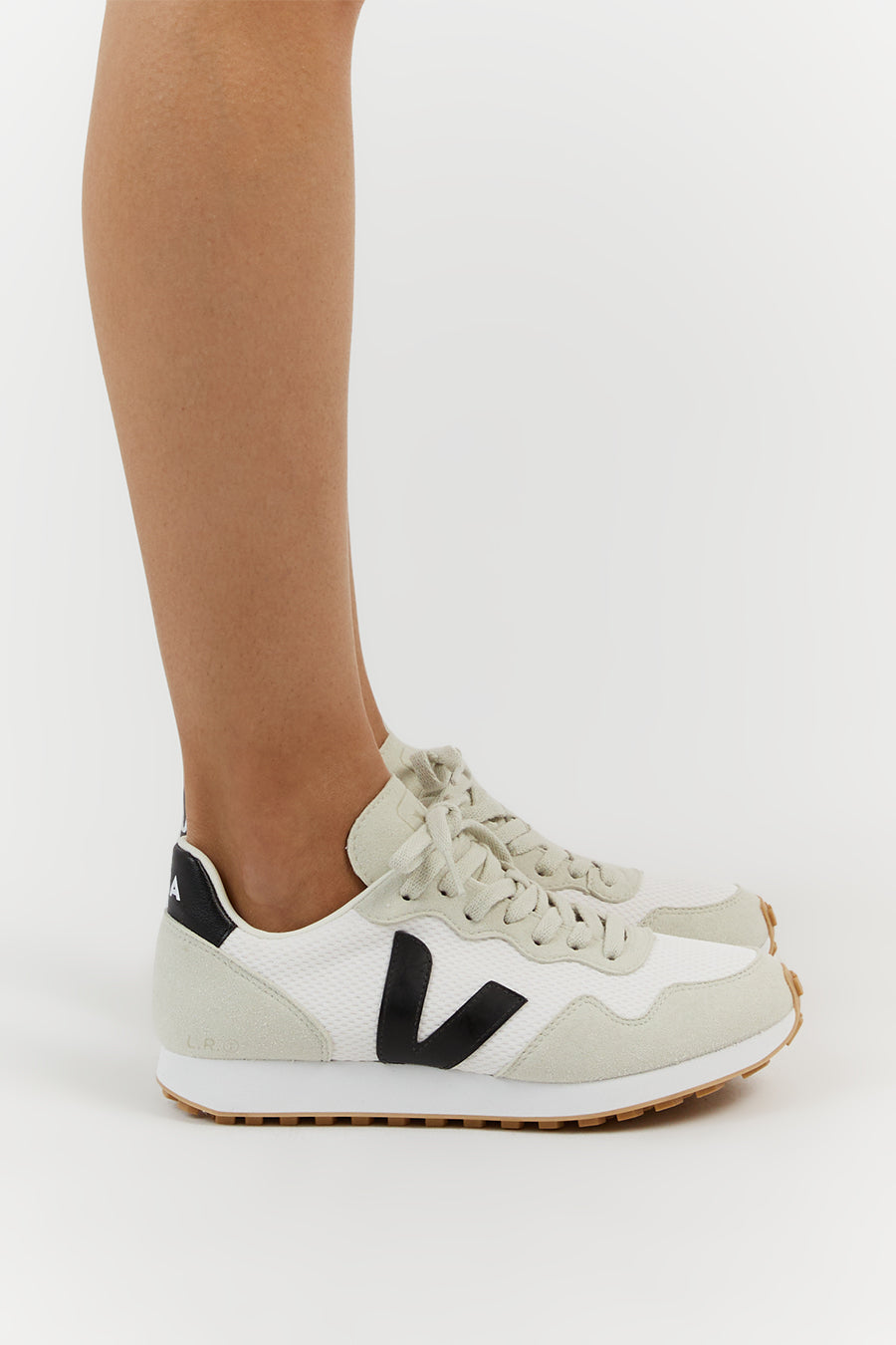 VEJA SDU ALVOMESH WHITE BLACK