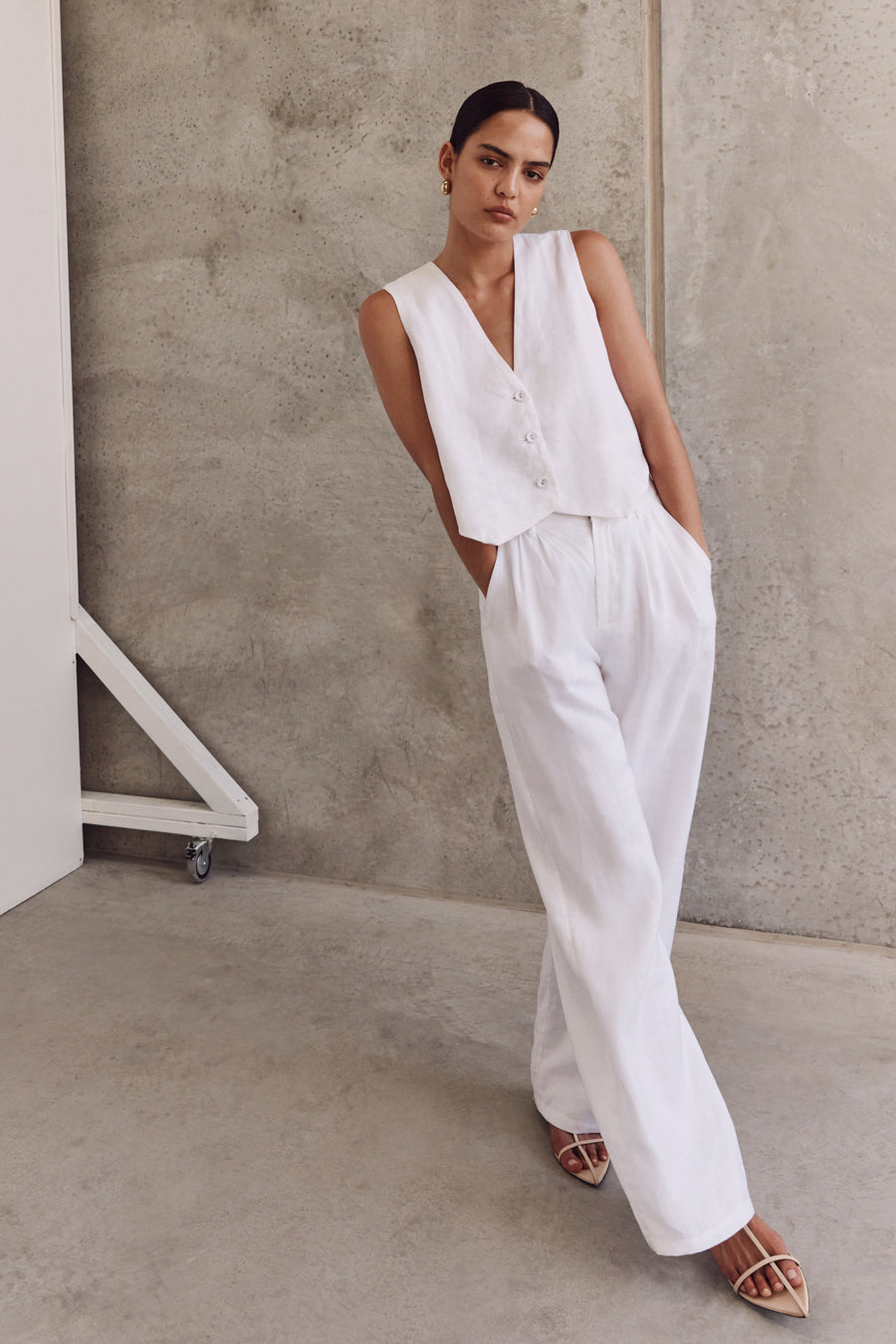 BANKS WHITE LINEN VEST